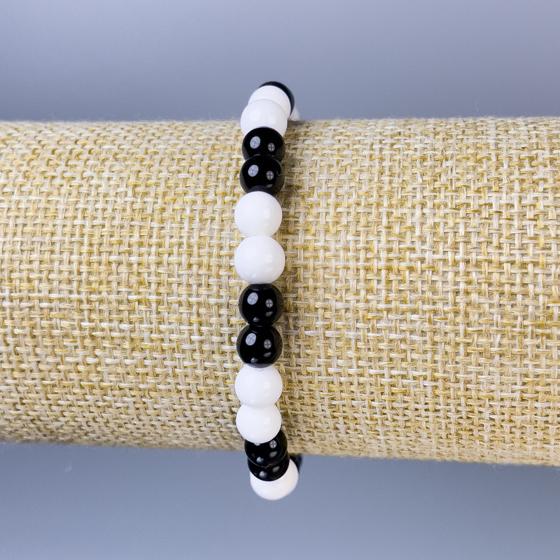 Bransoletka z agatu, gładkie kuleczki, średnica 6 mm, długość 18 cm, elastyczna