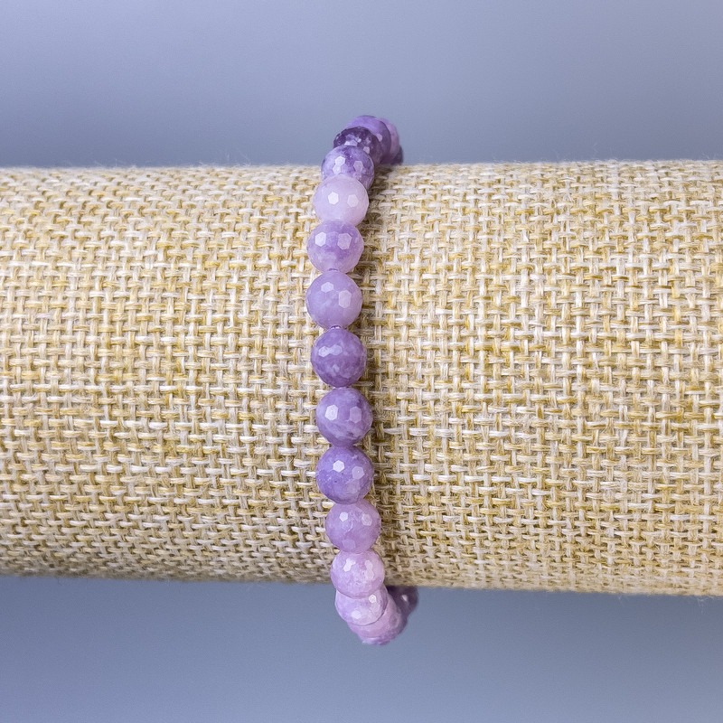Bransoletka z fasetowanego lepidolitu, kulka o średnicy 6 mm, długość 18 cm, elastyczna