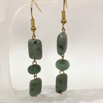 Kolczyki z jadeitu w prostokątnym kształcie, wymiary 12×8 mm ±, rondel 8×6 mm ±, długość 58 mm ±