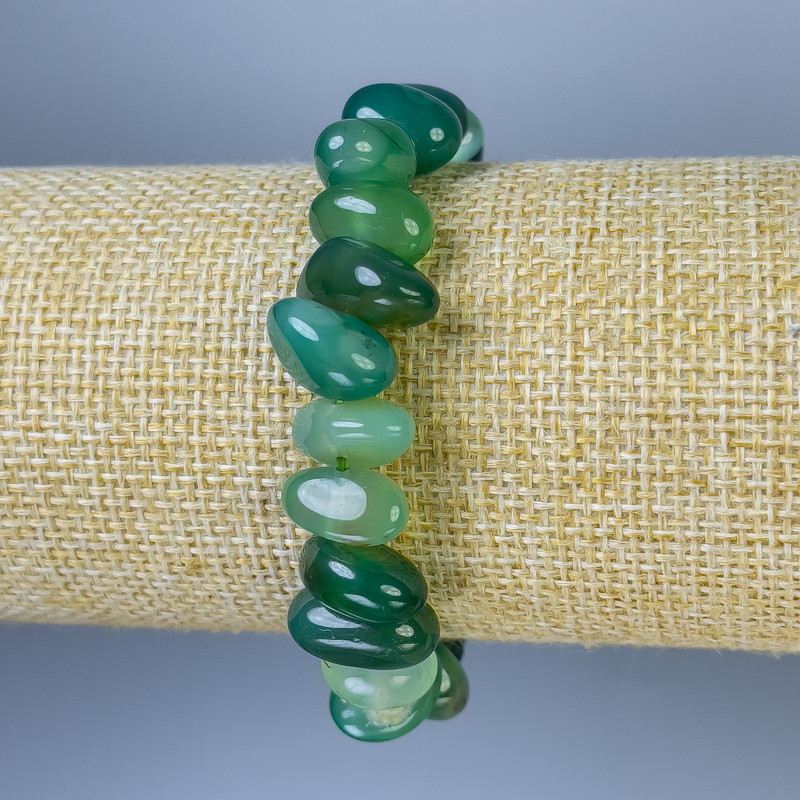 Bransoletka z zielonego agatu, szlifowanego, średnica 9–14×7–9 mm ±, długość 18 cm ±, na elastycznej gumce
