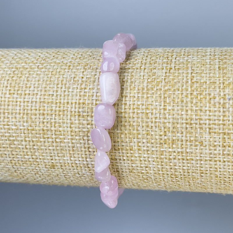 Bransoletka z kunzytu fasetowana, średnica 6–12×6–7 mm, długość 18 cm ±, elastyczna