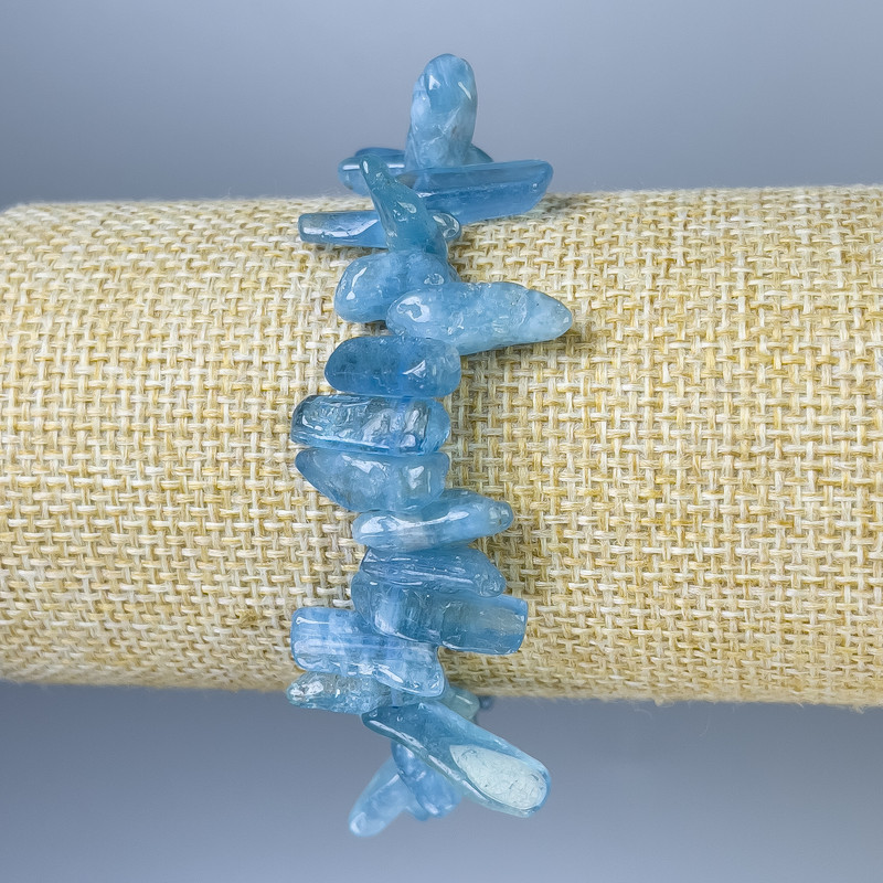 Bransoletka z akwamarynu — drobina, średnica 10–18×5–7 mm, długość 18 cm, elastyczna