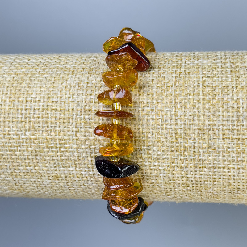 Bransoletka z bursztynu – drobiny, średnica 7–13×2–4 mm, długość 18 cm, na elastycznej podstawie
