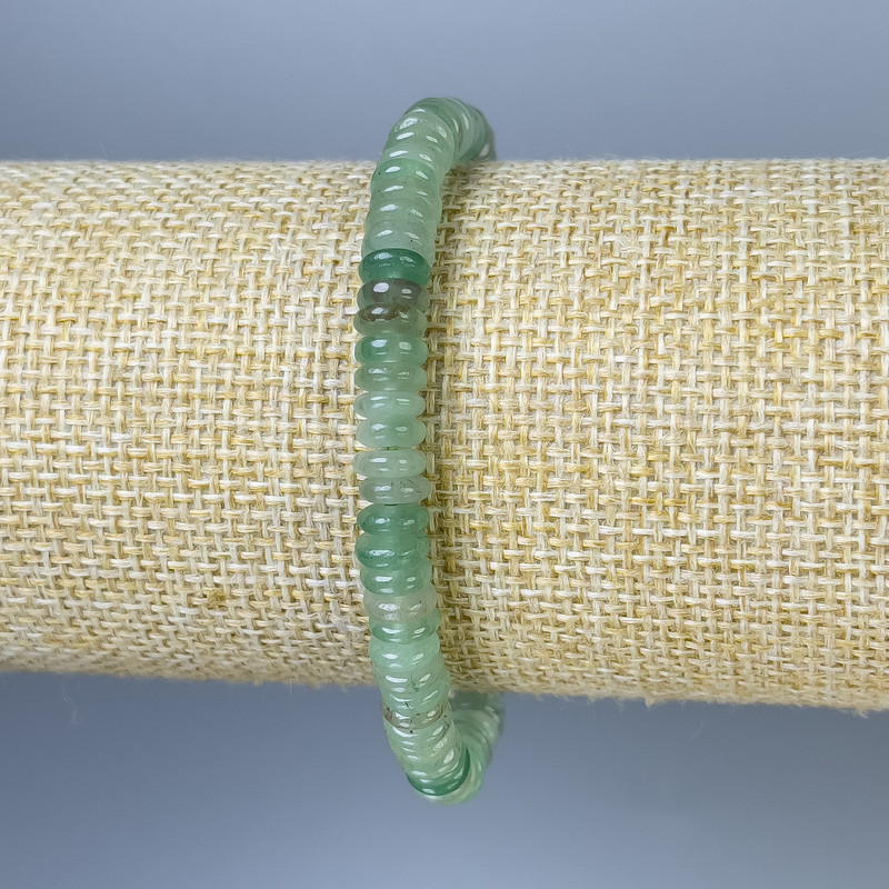 Bransoletka z nefrytu w formie rondeli, średnica 6×2 mm, długość 18 cm, na elastycznej nici