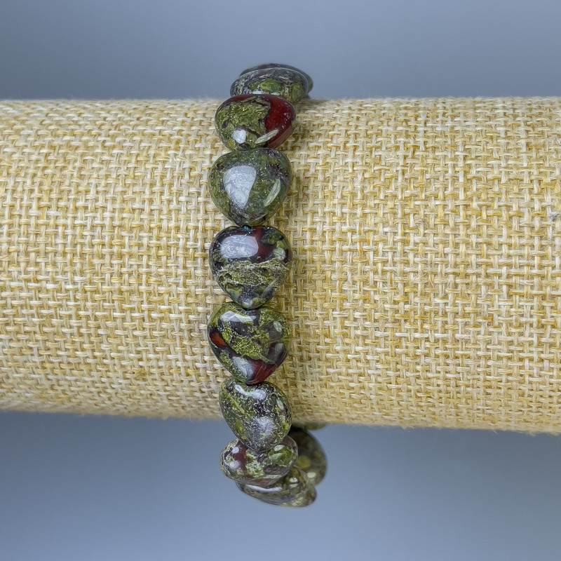 Bransoletka z jaspisu „Krew Smoka” w kształcie serca, średnica 12×12 mm, długość 18 cm, elastyczna