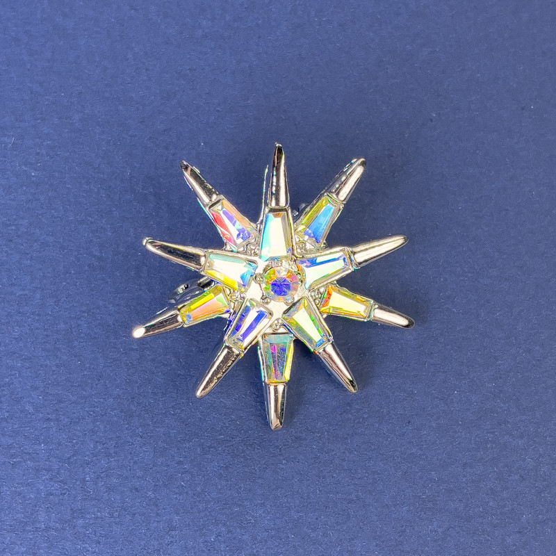 Broszka Gwiazda z kryształami tęczowymi, metal srebrzysty, 30 mm+