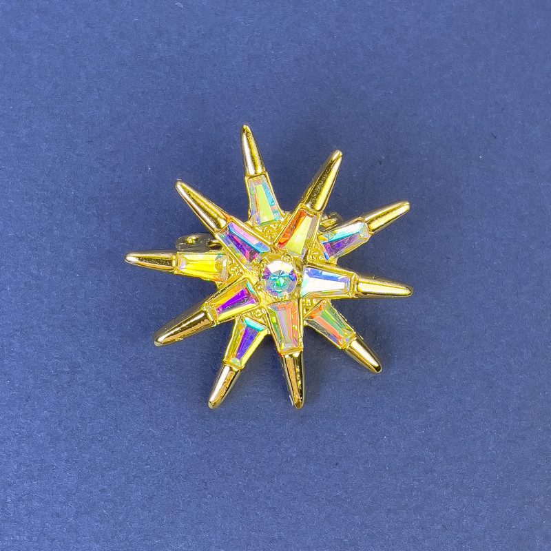 Broszka Gwiazda z tęczowymi kryształami, metal w kolorze złotym, 30 mm+