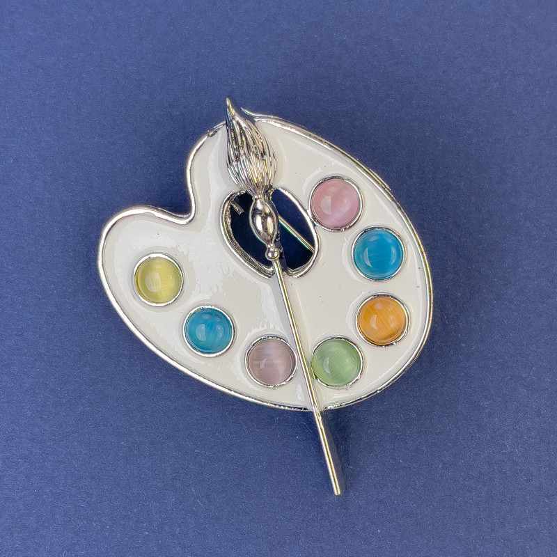 Broszka Paleta wielobarwna, kocie oko, emalia, metal srebrzysty 39×32 mm+