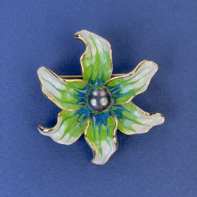 Broszka 'Kwiat', średnica 45 mm ± zielona emalia i perła