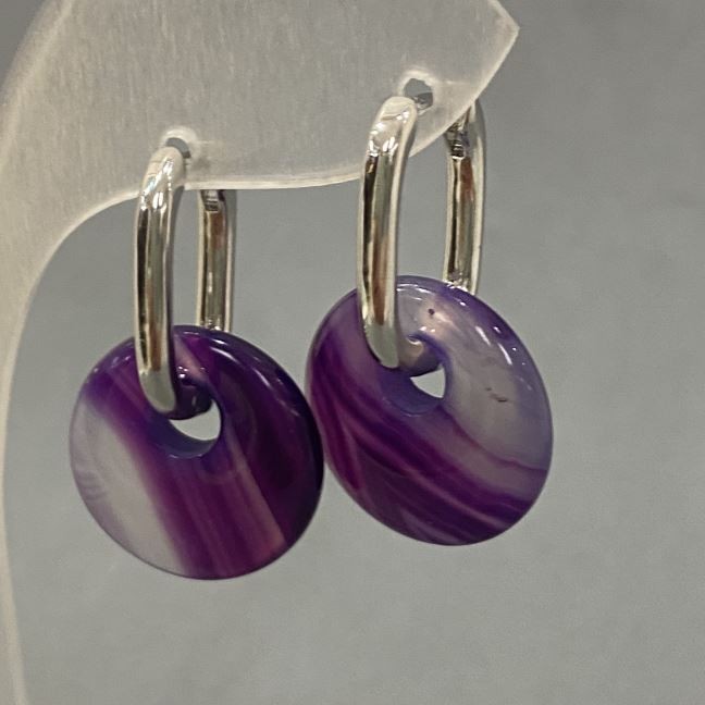 Kolczyki agat fioletowy w kształcie torusa, średnica ok. 18 mm, długość ok. 30 mm