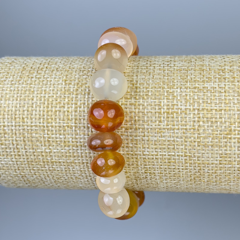 Bransoletka z karneolu fasetowanymi koralikami, średnica 12×9–11 mm, długość 18 cm, na elastycznej gumce