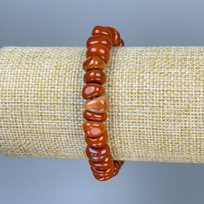 Bransoletka z czerwonego jaspisu z fasetowanymi koralikami, średnica 8–10×6–8 mm ±, długość 18 cm ±, na elastycznej gumce