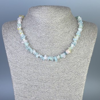 Naszyjnik z morganitu – drobinki, średnica 4–12×2–4 mm, długość 45 cm, z zapięciem