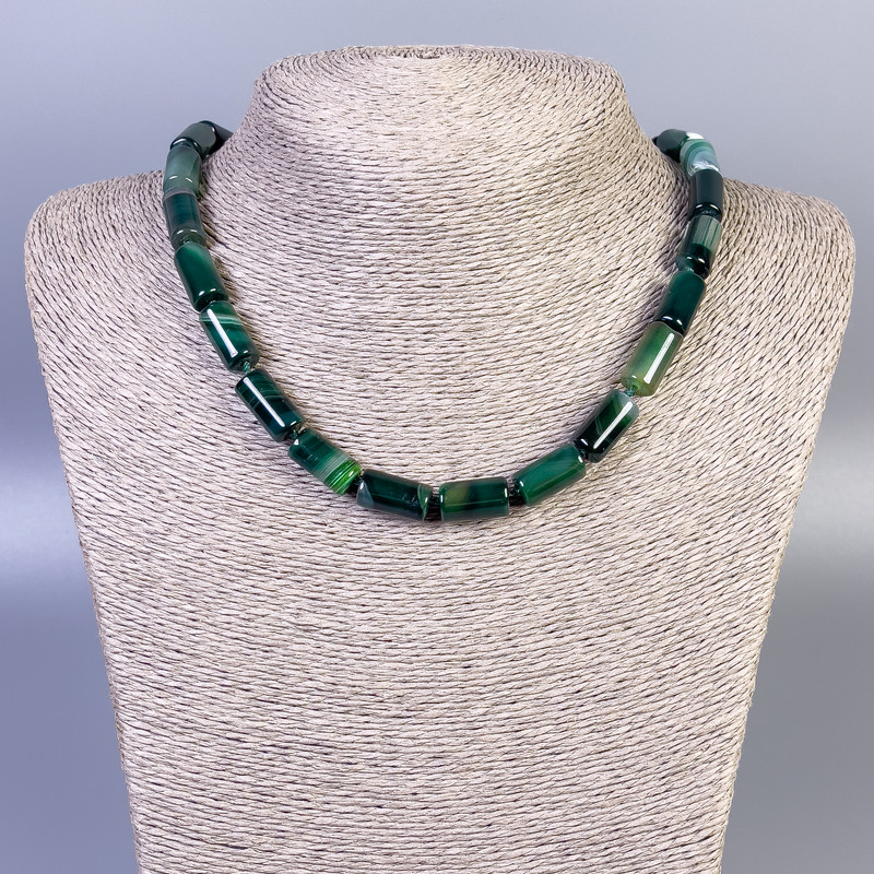 Naszyjnik z agatu w gładkich cylindrach, średnica 15×8 mm, długość 45 cm, z zapięciem