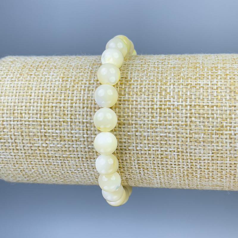 Bransoletka z masy perłowej, gładkie kuleczki, średnica ok. 8 cm, długość ok. 18 cm, elastyczna