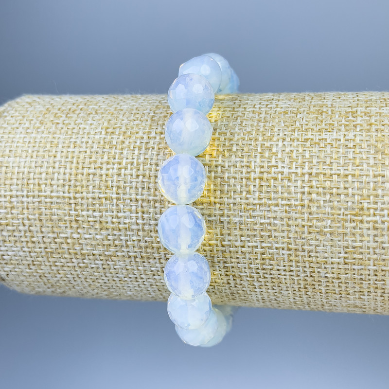 Bransoletka z księżycowego kamienia, fasetowane kulki o średnicy 10 mm, długość 18 cm, elastyczna