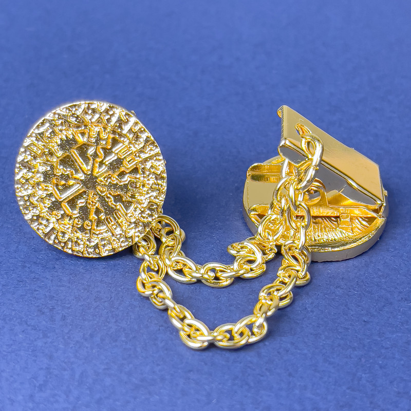 Broszka do kardiganów z złoconym metalem, średnica 20 mm ±, długość 9 cm ±, łańcuszek