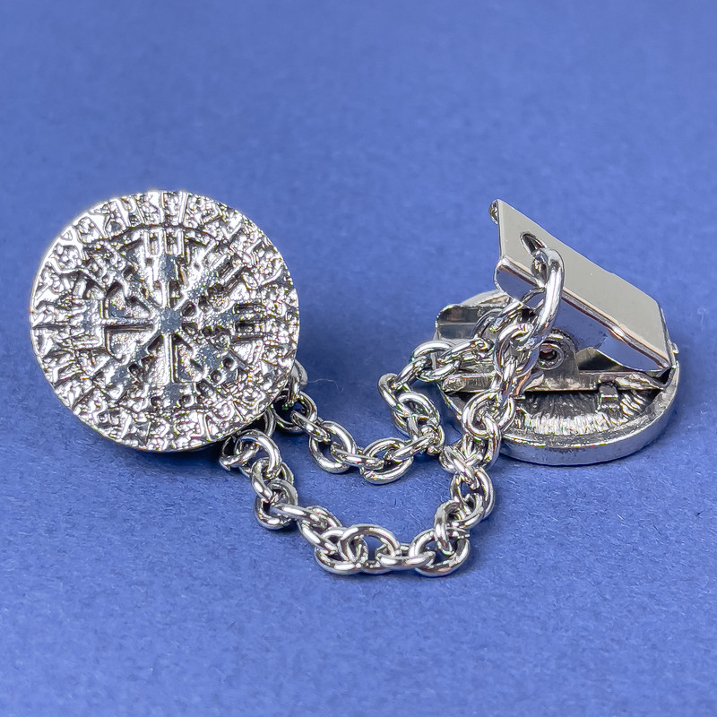 Broszka do kardiganów, ciemno-srebrny metal, średnica ok. 20 mm, łańcuszek, długość ok. 9 cm