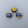 Koralik cloisonné niebiesko-żółta emalia, średnica 10 mm, otwór 1,5 mm, kolor metalu: złoty, 1 szt.