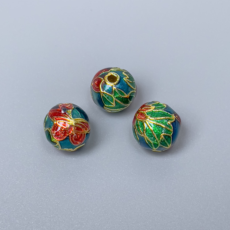 Koralik Cloisonné turkusowy, czerwony i zielony z emalią, średnica 10×9 mm, otwór Ø około 1,8 mm, kolor metalu złoty, 1 sztuka