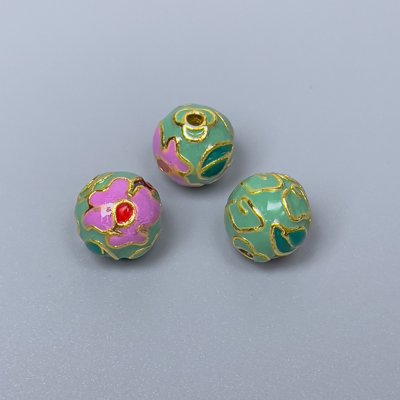 Koralik Cloisonné fioletowo-zielony z emalią, średnica 10 mm ±, otwór 2 mm, złoty kolor metalu, 1 sztuka