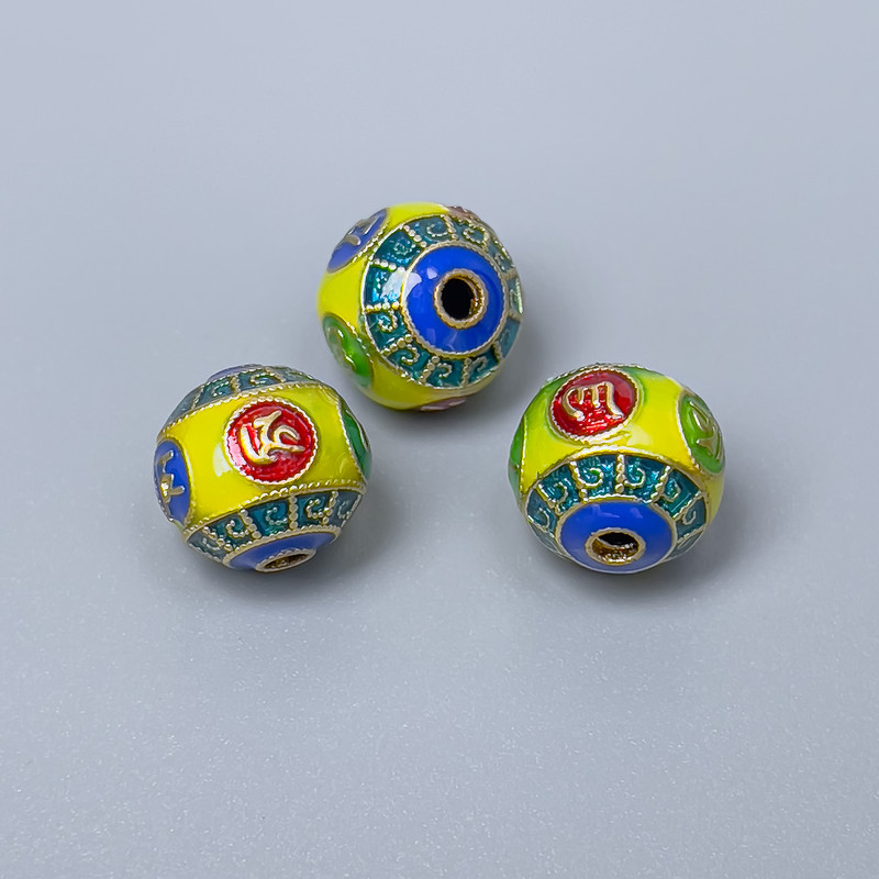 Koralik Cloisonné emaliowany w kolorach żółtym, niebieskim, zielonym i czerwonym, średnica 10×9 mm, otwór 2 mm, kolor metalu: złocisty, 1 szt.