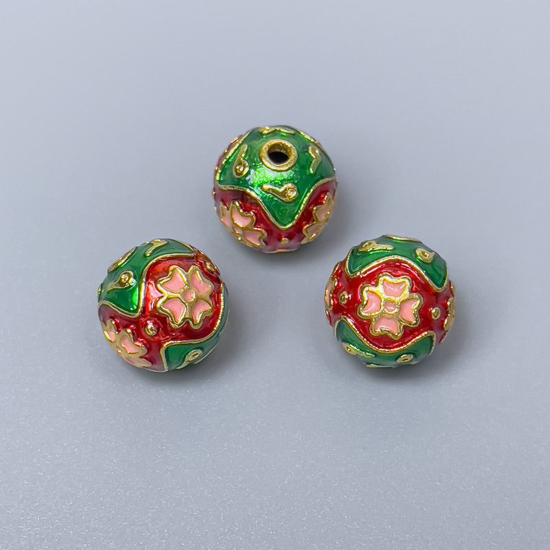 Koralik Cloisonné zielony, czerwony i różowy z emalią, średnica 10 mm, otwór 2 mm, złoty kolor metalu, 1 szt.