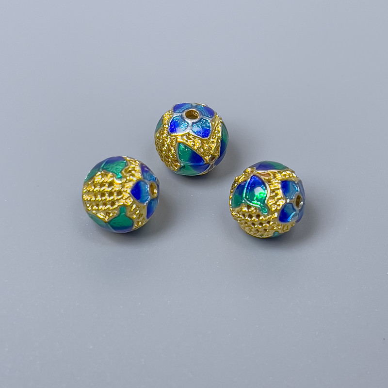 Koralik cloisonné niebiesko-turkusowa emalia, średnica 8 mm, otwór 1,5 mm, złoty kolor metalu, 1 szt.