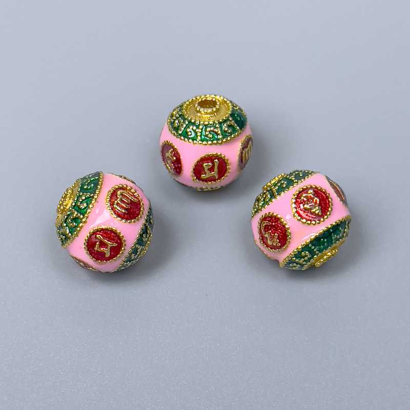 Koralik Cloisonné z emalią, czerwony, zielony i różowy; średnica 10 mm ±; otwór 2 mm; złoty kolor metalu; 1 sztuka