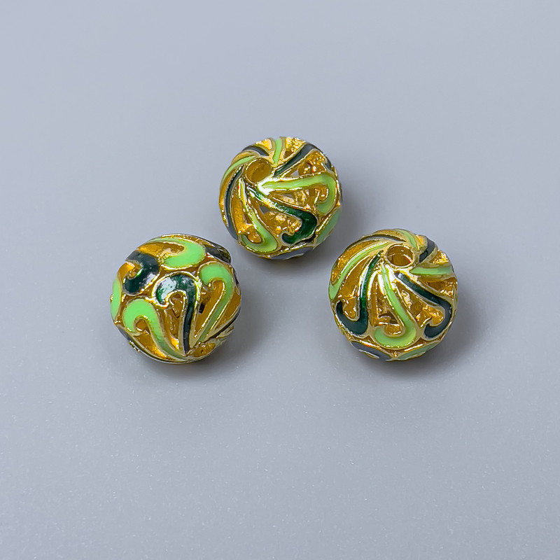 Koralik cloisonné z zieloną emalią, średnica 10 mm ± otwór 2 mm, złoty kolor metalu, 1 szt.
