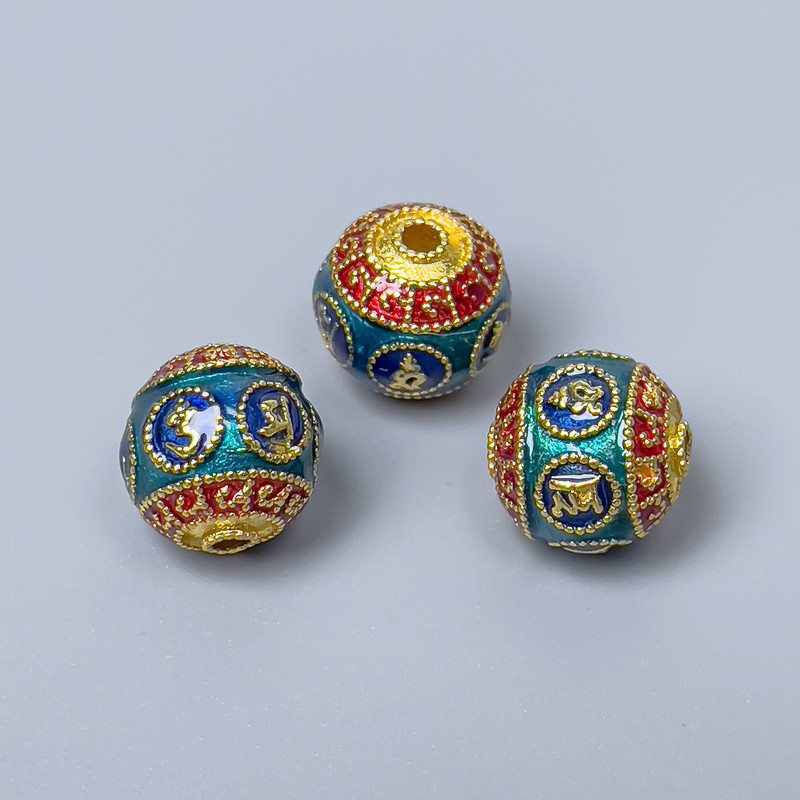 Koralik cloisonné czerwony, niebieski i turkusowy z emalią, średnica 10 mm ± otwór 2 mm, złoty kolor metalu, 1 szt.
