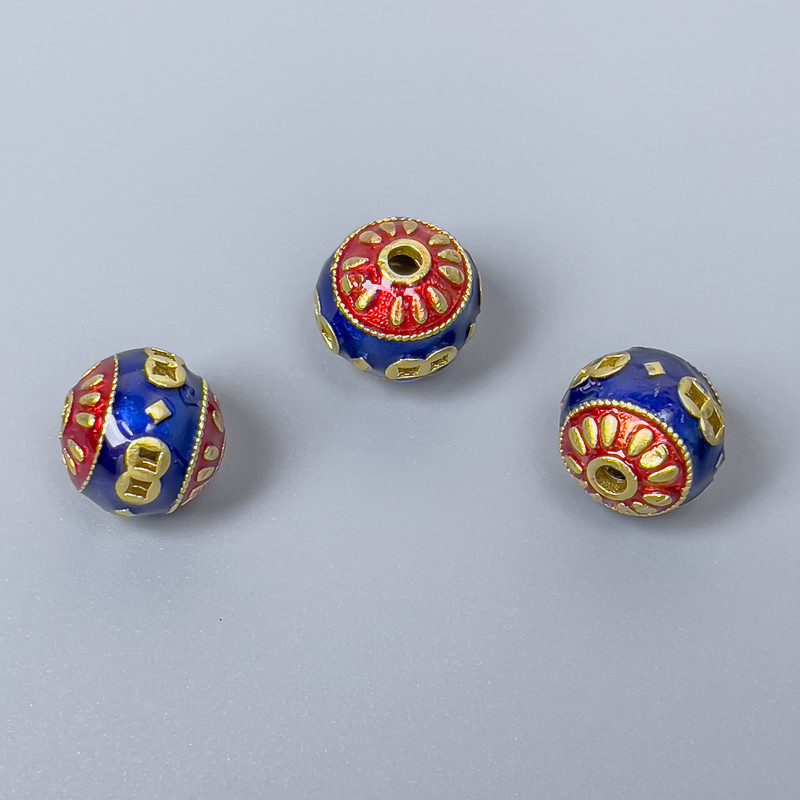 Koralik cloisonné, emalia niebiesko-czerwona, średnica 10 mm, otwór 2 mm, złoty kolor metalu, 1 sztuka