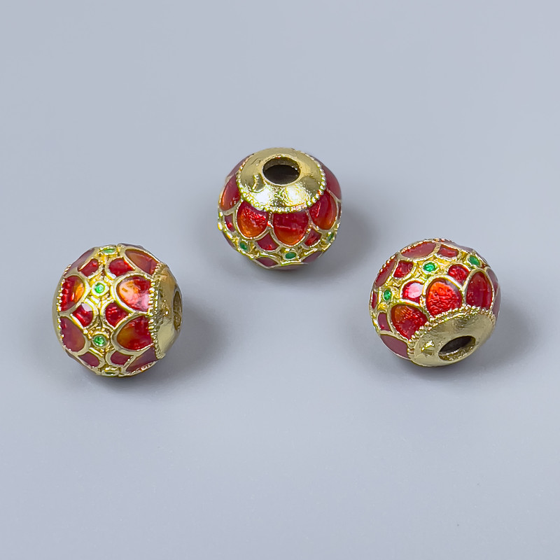 Koralik Cloisonné czerwono-zielony z emalią, średnica 10×9 mm, otwór 3 mm, złoty kolor metalu, 1 szt.