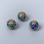 Koralik cloisonné z emalią – niebiesko-turkusowy, czerwony, 10 mm, otwór 2 mm, złoty kolor metalu, 1 sztuka