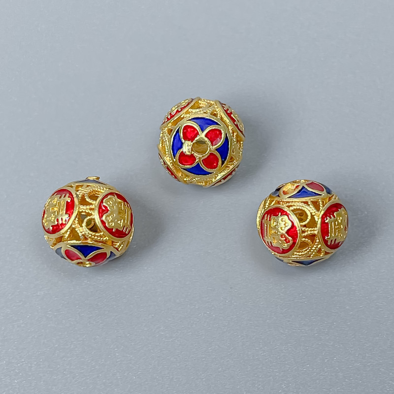 Koralik cloisonné niebiesko-czerwony z emalią, średnica 10 mm, otwór około 1,5 mm, złoty kolor metalu, 1 szt.
