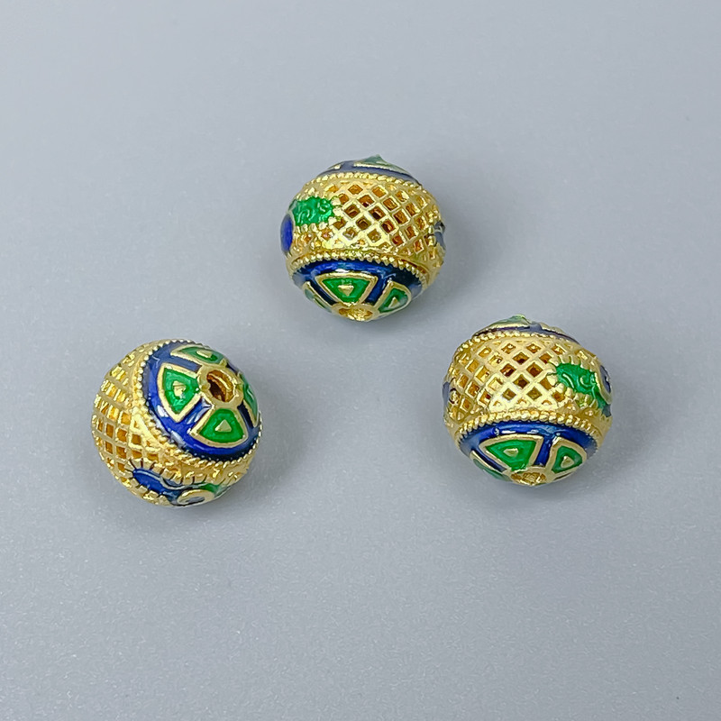 Koralik Cloisonné niebiesko-zielony z emalią, średnica 10 mm ± otwór 2 mm, złoty kolor metalu, 1 szt.
