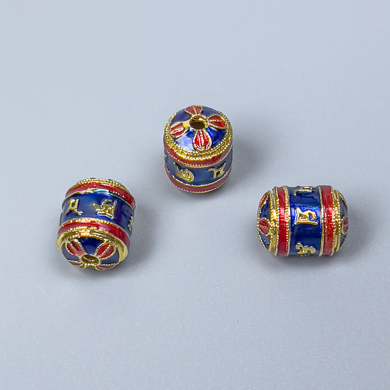 Koralik cloisonné cylindryczny, niebiesko-czerwony enamel, średnica 8×10 mm, otwór 1 mm, złoty kolor metalu, 1 szt.