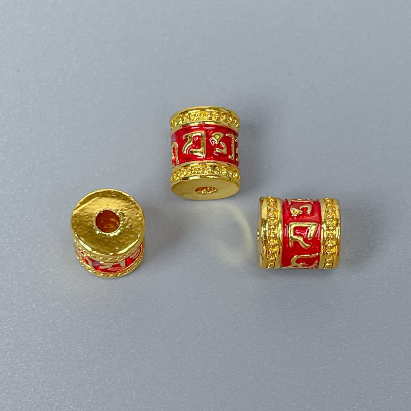 Koralik Cloisonné cylindryczny czerwony emaliowany, średnica 8×10 mm, ± otwór 1,8 mm, kolor metalu złocisty, 1 szt.