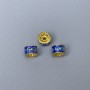 Koralik Cloisonné rondel, niebiesko-błękitny z emalią, średnica 6×4 mm, otwór 1 mm, złoty kolor metalu, 1 szt.