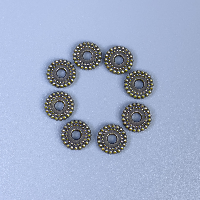 Koralik-wkładka w kolorze brązu, średnica 7,5×2 mm ± otwór 2,5 mm ± opakowanie 20 g (~ 50 szt.)