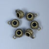Zawieszka typu bail, kolor metalu: brązowy, wymiary 12×8×6 mm ±, otwory: średnica 4 mm ±, średnica 2 mm ±, opakowanie 20 g (~18 szt.)