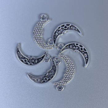 Wisiorek Księżyc w kolorze srebra, wymiary 18 x 9-51,5 mm, otwór 1,5 mm, opakowanie 32 szt.