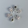 Zawieszka bail, kolor metalu: srebrny, wymiary 9×5×5 mm, otwory o średnicy około 2,0–2,5 mm, opakowanie 34 szt.