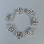 Zawieszka bail w kolorze srebra, wymiary 8×8×4 mm ± otwory, średnica 3 mm ±, średnica 1,8 mm ±, opakowanie 20 g (~45 szt.)