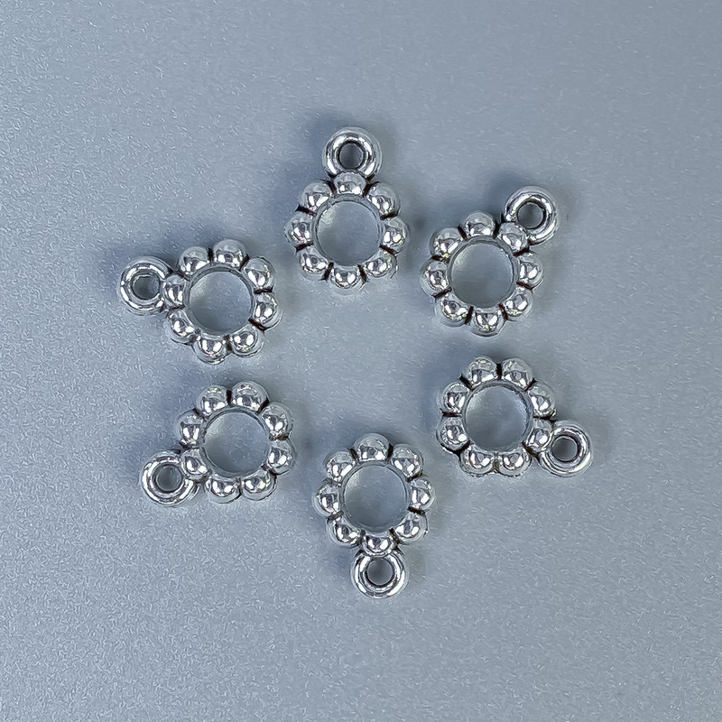 Zawieszka bail, kolor metalu: srebrny, wymiary 11×8×3 mm, otwory 4 mm, średnica 1,5 mm, opakowanie 20 g (~32 szt.)