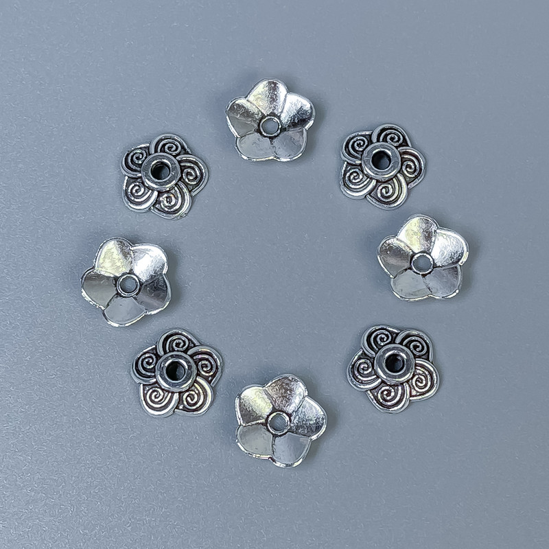 Kapturek do koralików, kolor metalu: srebrny, średnica 8,5 × 0,5 mm, otwór około 1,5 mm, opakowanie 60 szt.
