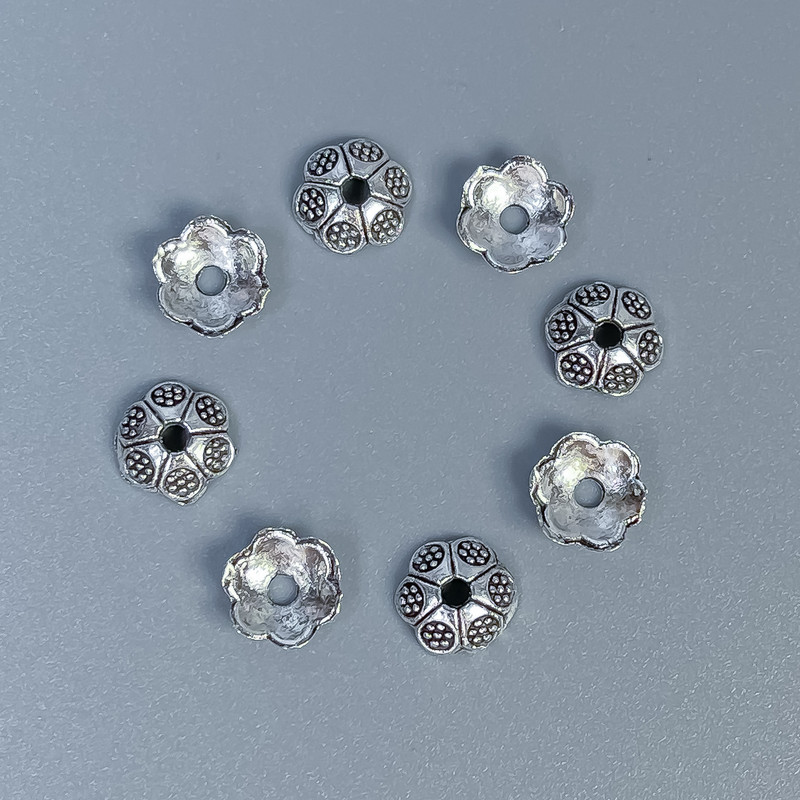 Okucia do biżuterii – kapeluszki do koralików, kolor metalu: srebrny, średnica 6×0,5 mm ± otwór 1,5 mm ± opakowanie 50 szt