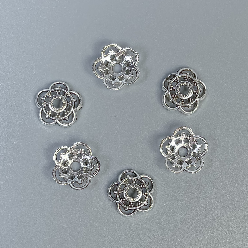 Czapeczka do koralika, kolor metalu srebrny, średnica 10×0,5 mm ± otwór 2 mm ±, opakowanie 20 g (~85 szt.)