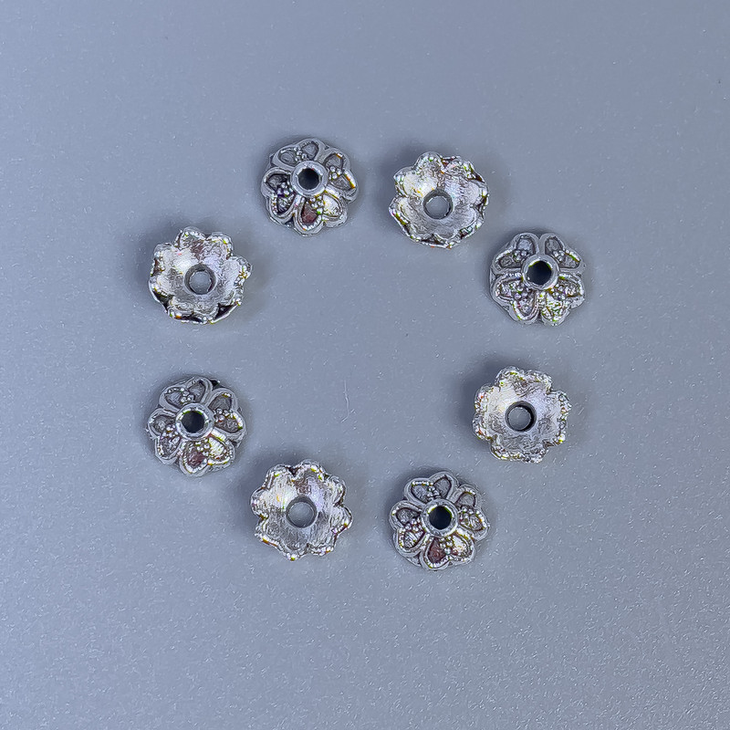 Furnitura czapeczek do koralików, kolor srebrny, średnica zewnętrzna 6 × 0,8 mm, otwór około 1 mm, opakowanie 20 g (~160 szt.)