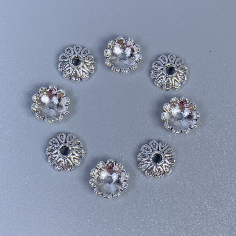 Galanteria jubilerska kapeluszek do koralików, kolor metalu: srebrny, średnica 7×1 mm ± otwór, średnica otworu około 1,5 mm ±, opakowanie 20 g (~65 szt.)